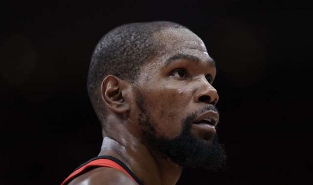 不应该啊！杜兰特三分犯规送哈里斯三罚机会 后者3罚2中