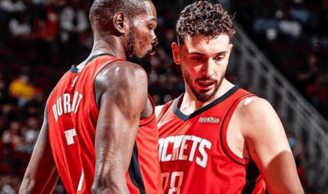 爱游戏正版-申京现在的打法纯副作用！频繁三分要球毫无意义，防守还没态度！